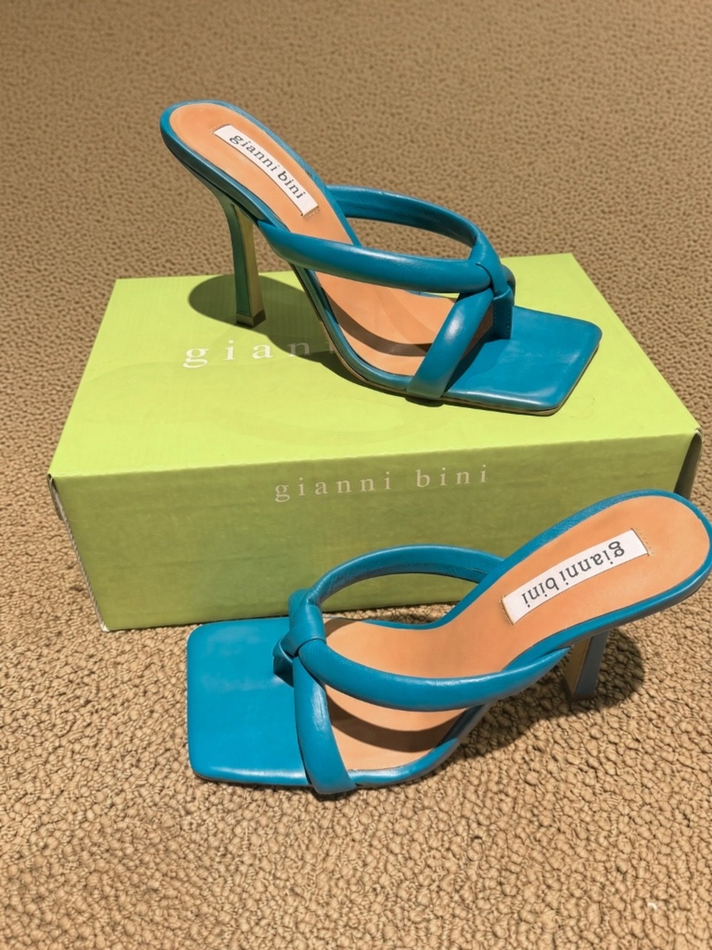 New In Box. Gianni Bini Bement Leather Tubular Thong/Sandal Mule, Paris Teal 9M